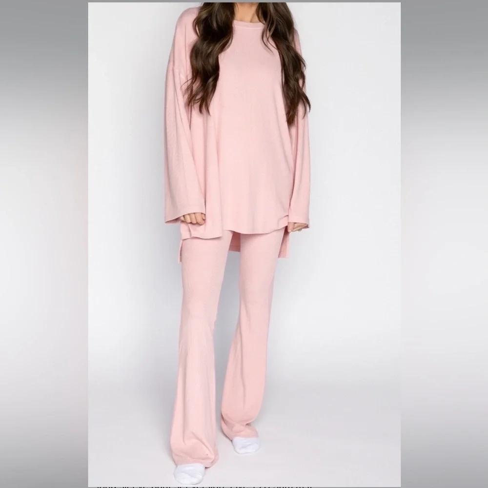 The Foxy Kind All Weekend Long Pant Set Long Sleeve
Perfect Pink
Sold Out Online - Picture 3 of 5